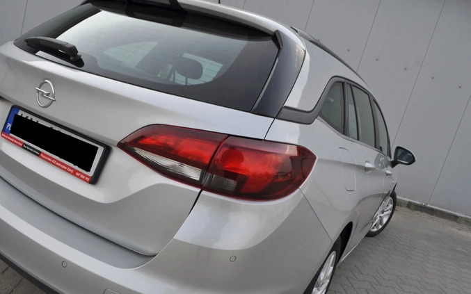 Opel Astra cena 48900 przebieg: 205000, rok produkcji 2020 z Stawiszyn małe 631